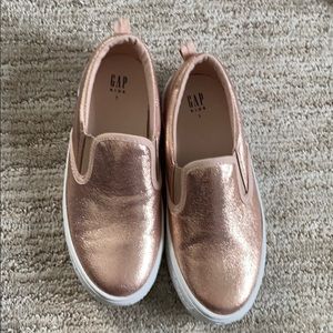 New gap size 1 pink metallic slip on sneakers